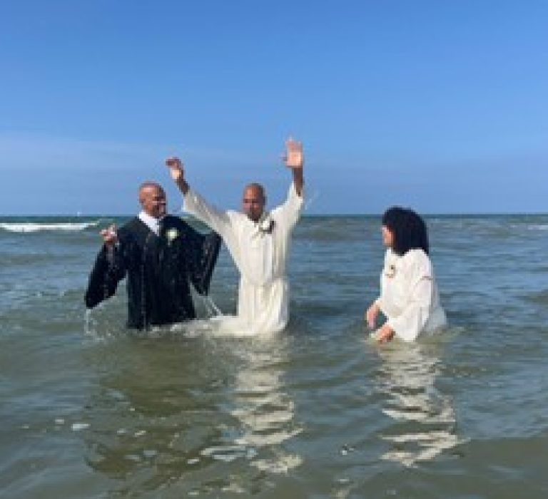 Doopdienst in zee Hoek van Holland
